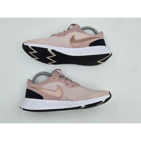 Nike Women’s Size 8 Revolution 5 Pink Gold Running Sneakers Lightweight Trainers - Picture 3 of 9